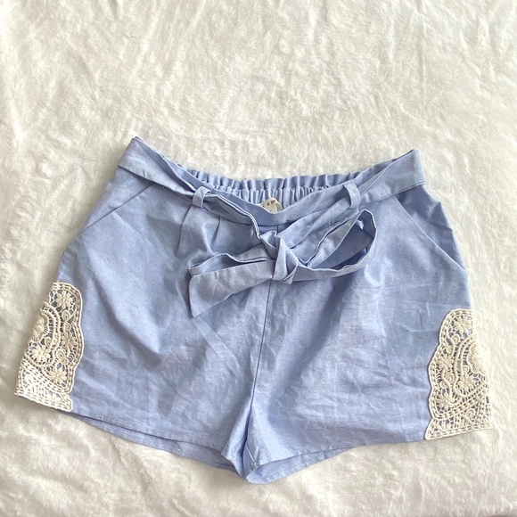 Francesca’s Boutique Shorts w/ Crochet in Large - Picture 1 of 10